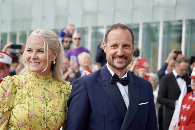 Kronprinsparet ankommer Deichman Bjørvika og feiringen av datterens myndighetsdag. Foto: Sara Svanemyr, Det kongelige hoff